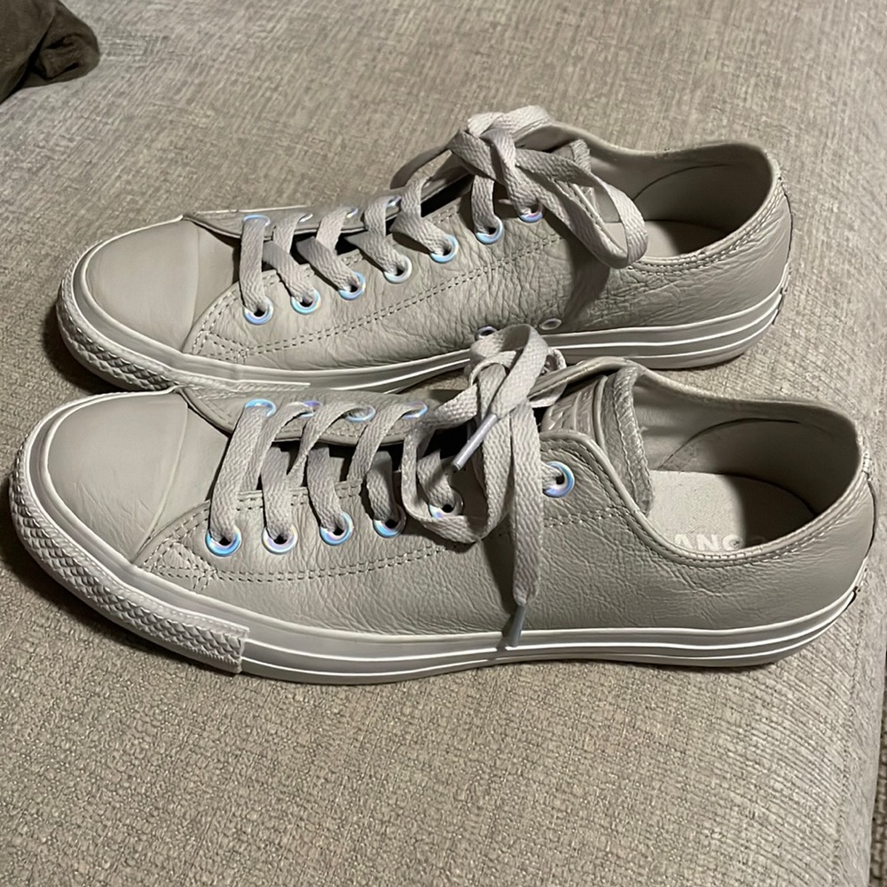 Men’s gray leather size 9 converse sneakers